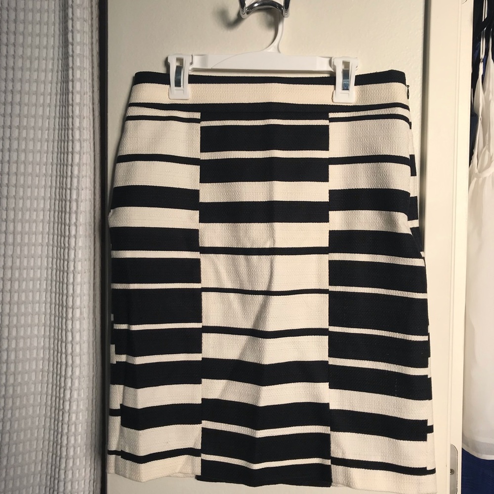 Ann Taylor Stripped skirt, size women’s 4P